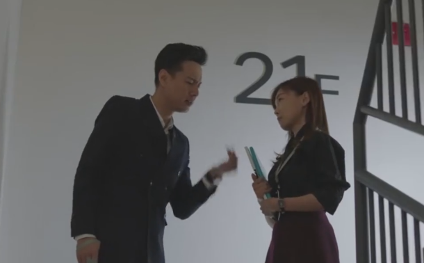 童文洁对老公甜言蜜语，却被儿子撞破，事业也遇低谷