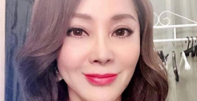 罗志祥冻龄干妈近照不输少女，离开渣男后曾与唐嫣前男友谈恋爱