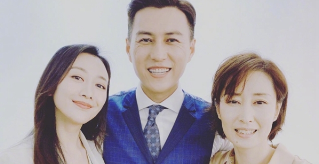 靳东刘敏涛王鸥4年后再合作，明楼曼春大姐亲密搂肩，爆款预定