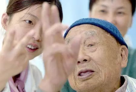警惕！白内障早期的6大先兆，越早发现越好！