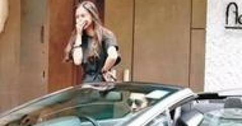 中国明星真有钱，看看黄晓明、赵薇、范冰冰都开得什么豪车？