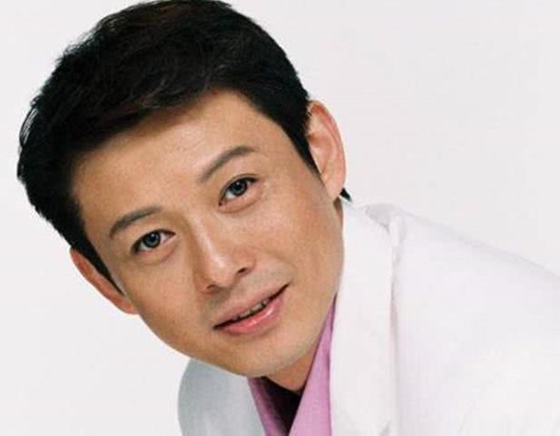 着名央视主持，和董卿同居六年无果，现已消失屏幕！