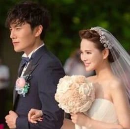 又一对全网唾弃的姐弟恋，女方逼婚，却成了圈内模范夫妻！