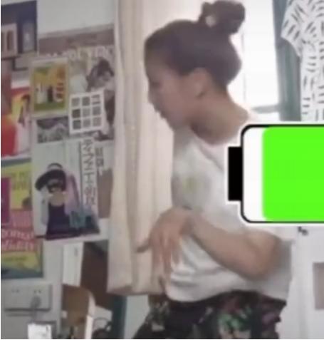 杨超越在卧室跳舞，看到她另类的“短裤”，网友：太放飞自我了
