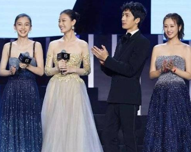 明星光撞衫不可怕，撞衫又同框是啥体验？到底谁颜值高一看便知