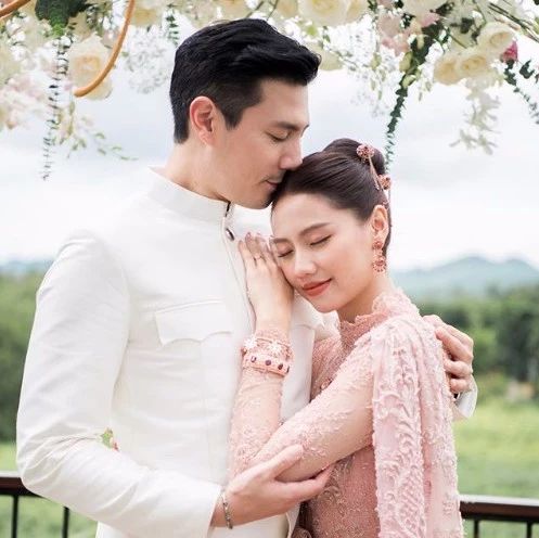 一代泰国男神要结婚了，新娘好有气质