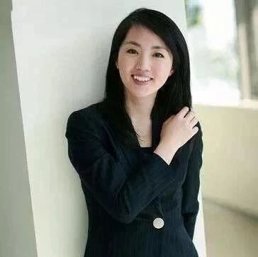 央视“气象一姐”年龄已不再年轻 她却被称为“冻龄女神”