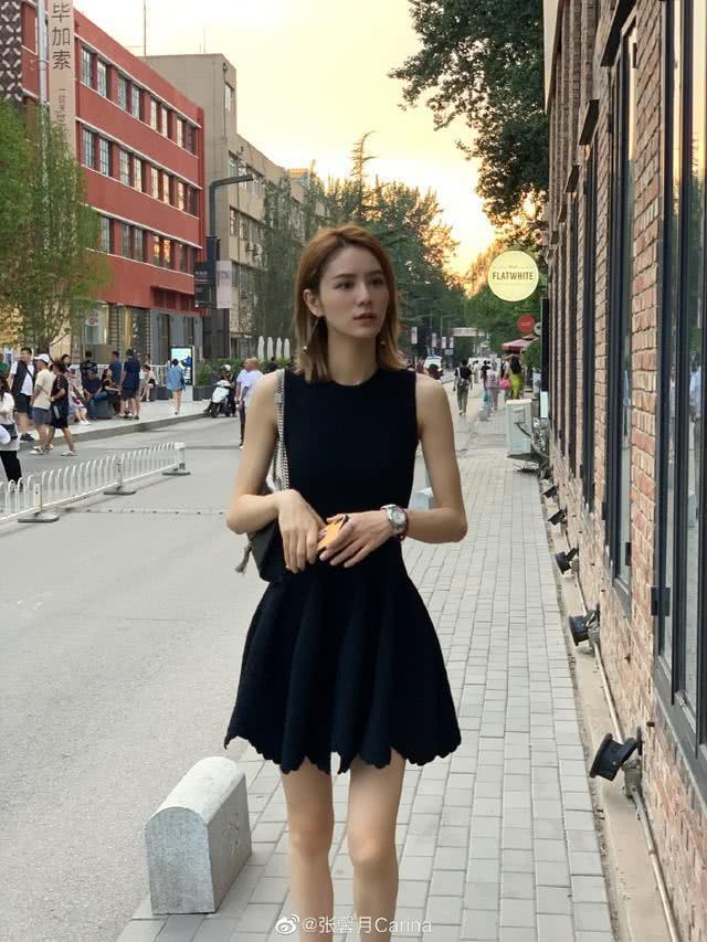 林峯女友疯狂健身瘦成筷子腿，看艺术展提高修养？