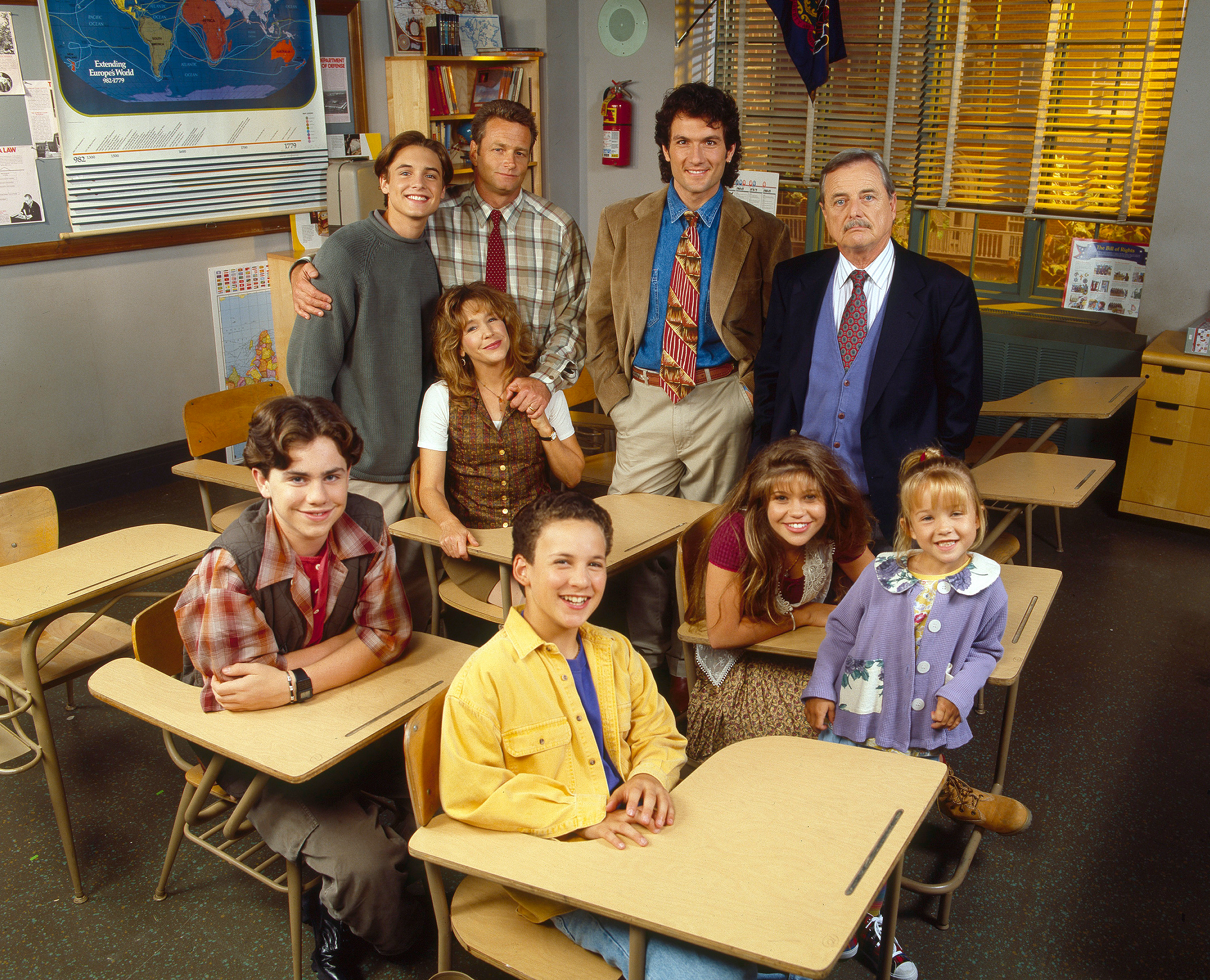 Boy Meets World cast reunites with Mr. Feeny at Boston convention: 'We're baaaaaack!'