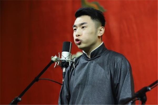 德云社相声演员的特殊技能：孟鹤堂会B-box、老秦低音炮！
