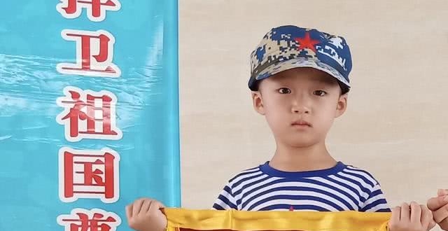 邹市明携手冉莹颖持续晒娃 网友：三胎什么时候出镜