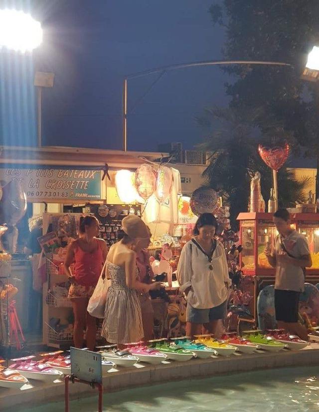 宋慧乔法国旅游身形消瘦，素颜憔悴心事重重，疑未走出离婚阴霾