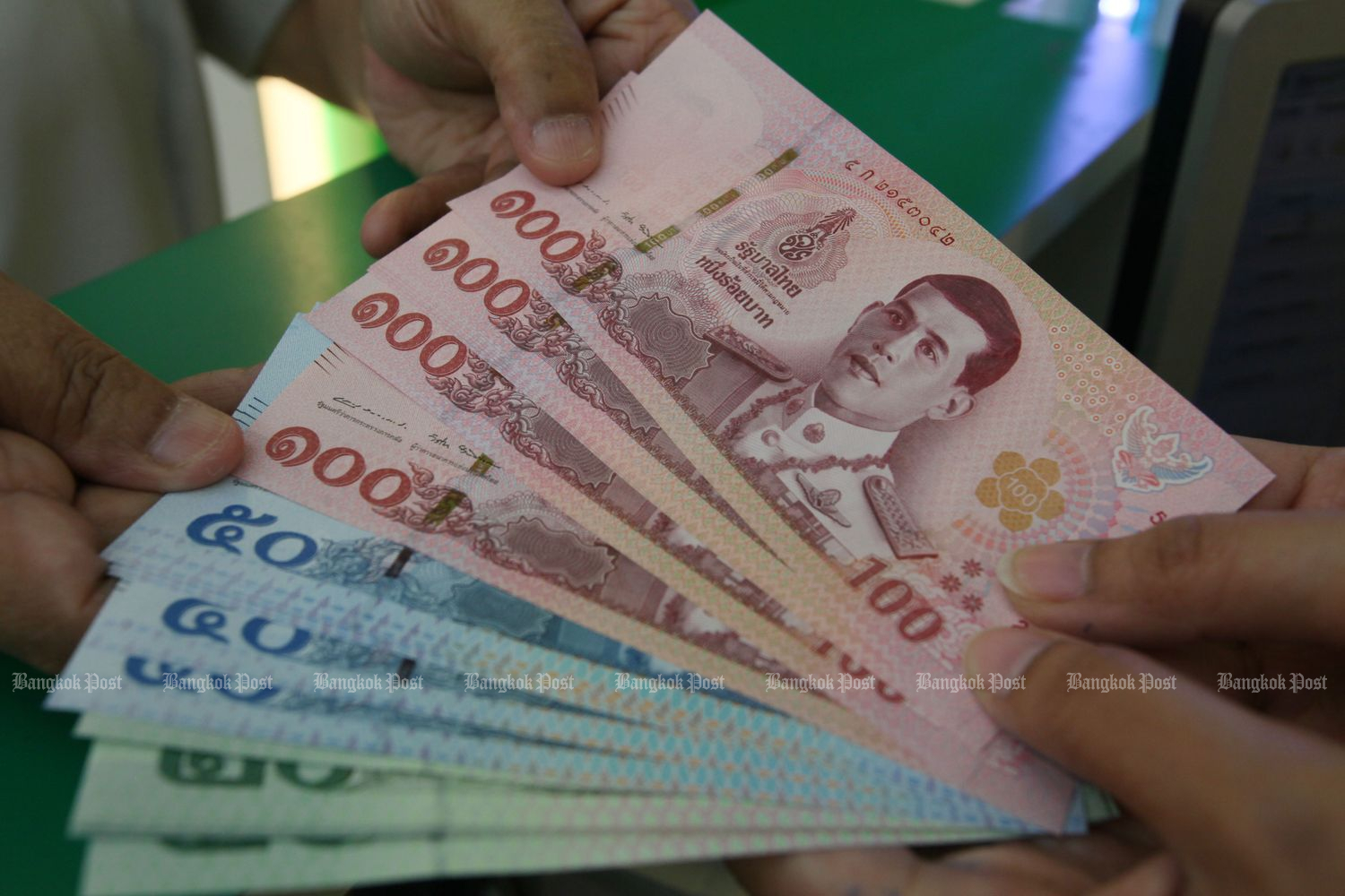 Private sector wants panel set up to handle surging currency