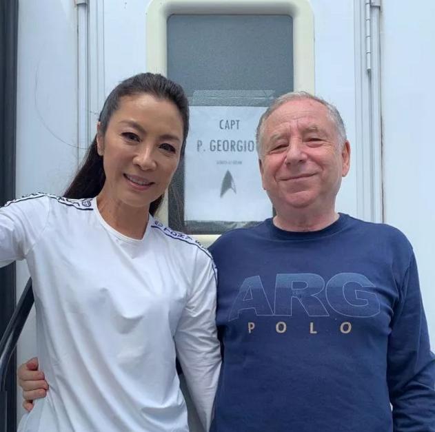 杨紫琼晒与73岁未婚夫合影，相差16岁一个风韵犹存一个白发苍苍