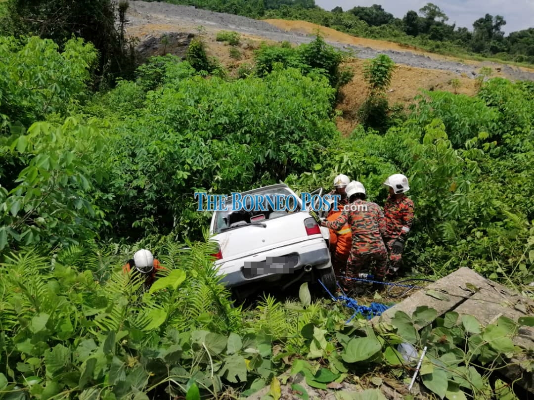 45-year-old man killed in head-on collision with lorry tanker at Jalan Niah in Miri