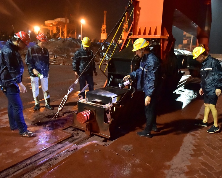 「白鹿」福建再次登陆 吹袭台湾至少1死6伤