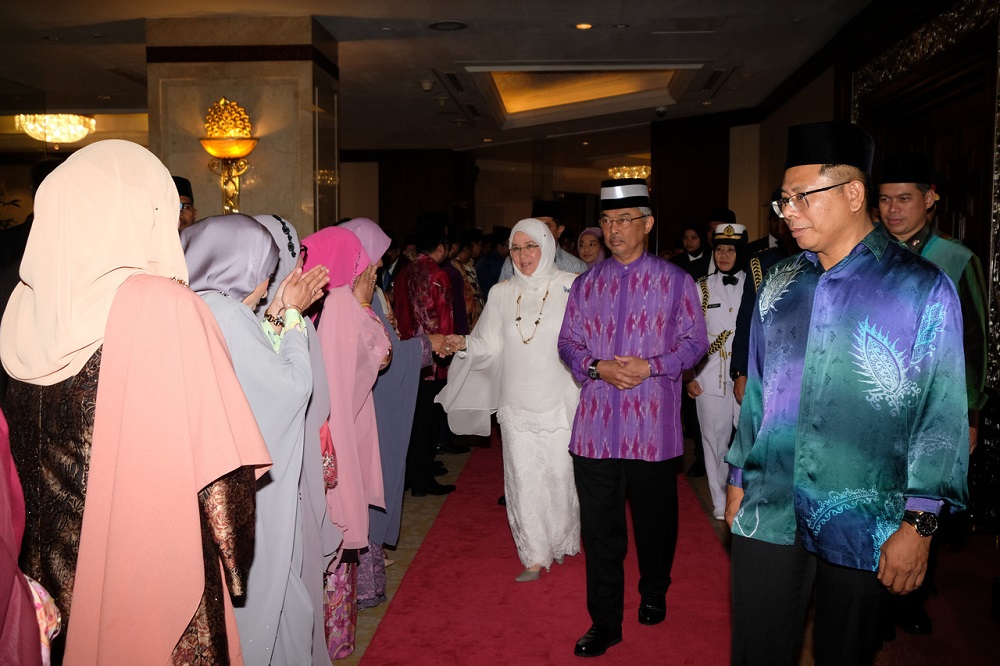 Agong accorded state welcome in Indonesia