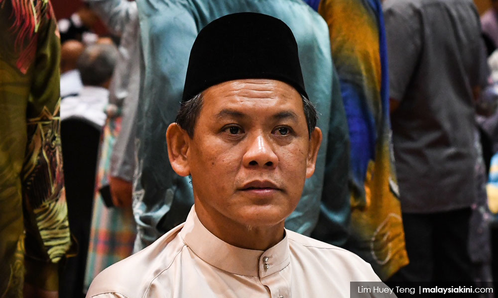 Apply for permits or face action, Pantai resort operators told