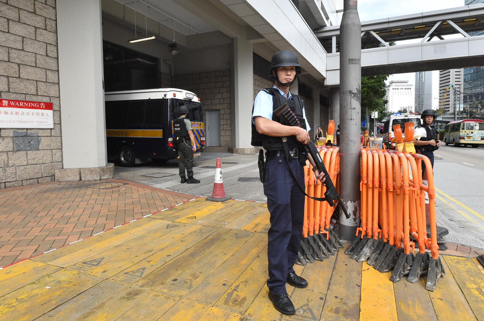 【逃犯条例】保安员被控袭警及管有爆炸品 准1万元保释　
