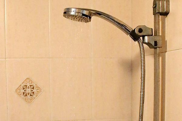 肚脐里的「泥」是一出生就有的？可以直接用手抠吗？