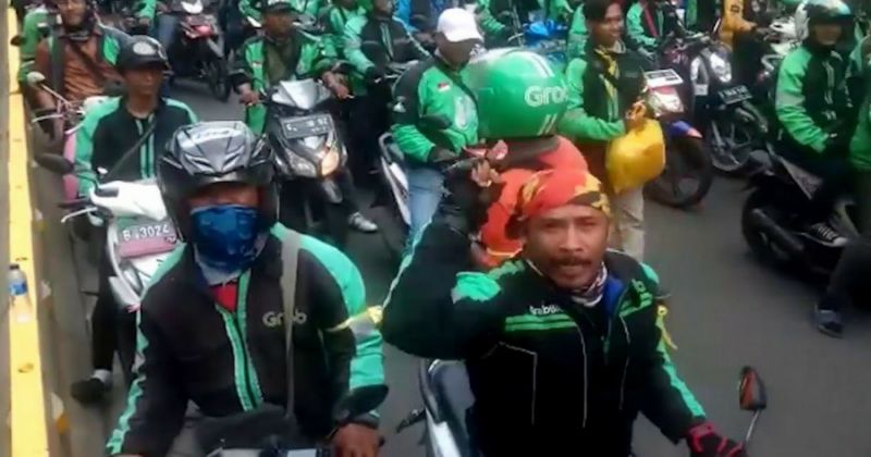 Malaysian taxi boss apologizes for saying moto taxis ‘only for poor people like in Jakarta’ amid threat of protest