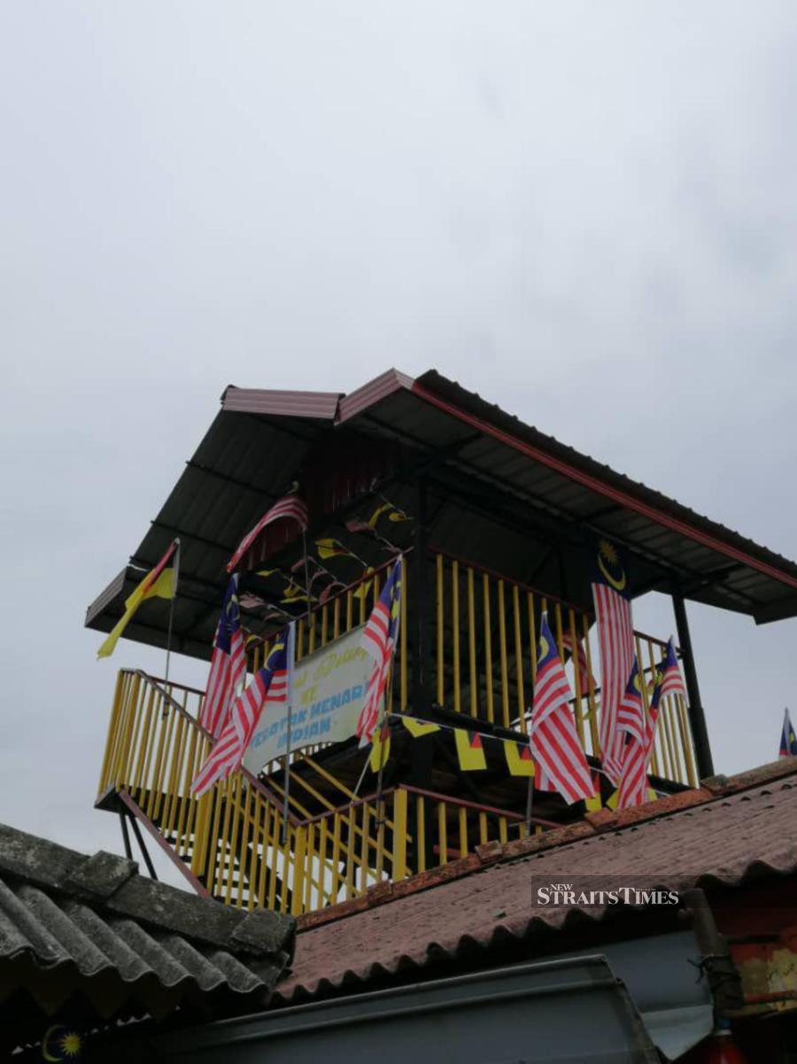 [PHOTOS] Couple In Patriotic Mood Decorates Their House With Over 200 Jalur Gemilang