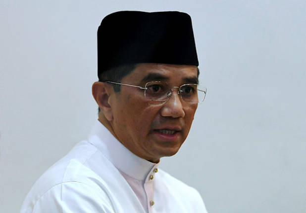 Pahang government to receive aid in water management: Mohamed Azmin