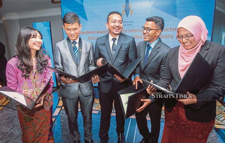 Five young Msians win Merdeka Award Grant