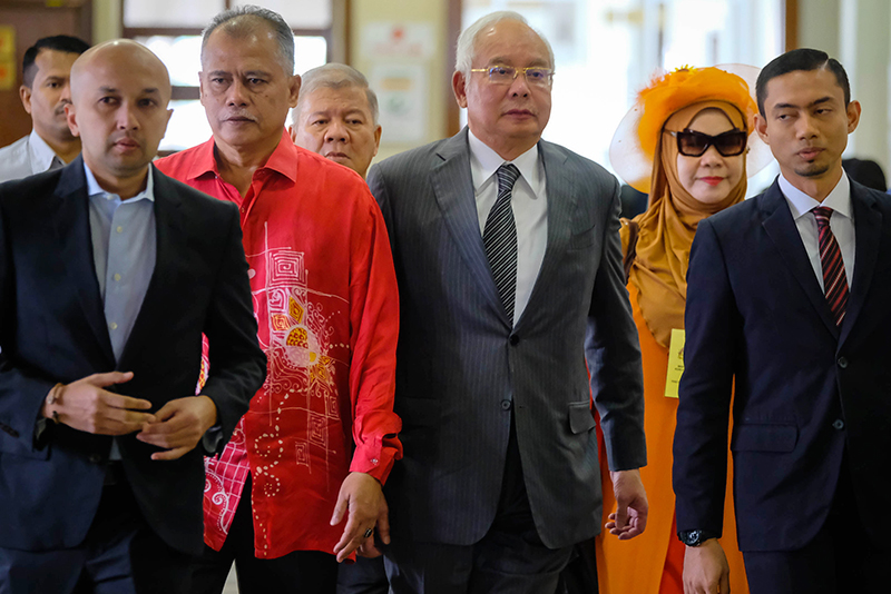 Najib issued cheque to 2 parties via middleman, court told