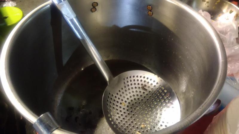 麻油鸡突然歇业一个月！熟客问「老闆娘呢？」老闆泪泣自责：她走了！