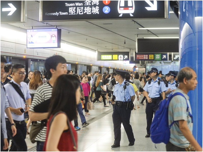 港铁：因应突发情况 金钟站A及B出入口暂时关闭