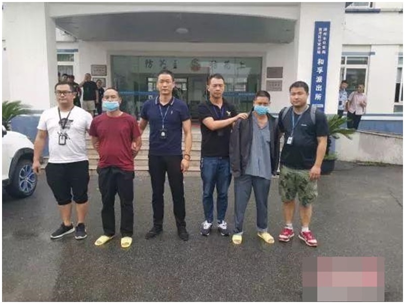 兄弟持枪抢劫潜逃26年落网 哥哥成矿山老闆弟弟变身慈善家