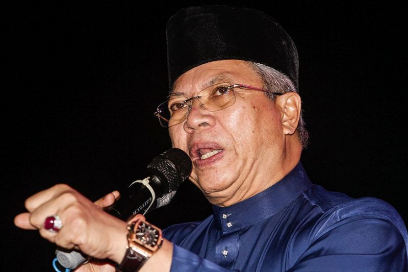 Umno sec-gen disputes report claiming Hishammuddin probed for meeting Dr M