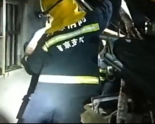 南京鼓楼区平房爆燃倒塌 至少6伤　