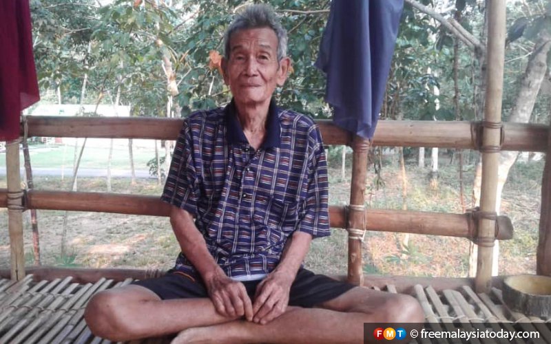 British soldiers mistake Orang Asli recruit for communist guerilla and throw him in glasshouse