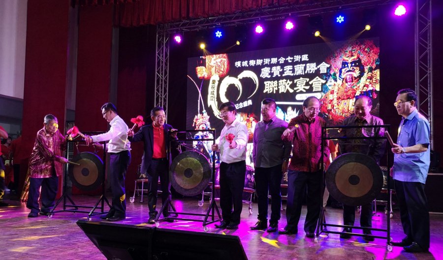 万盏华灯庆中秋　新山中华公会盼拨款