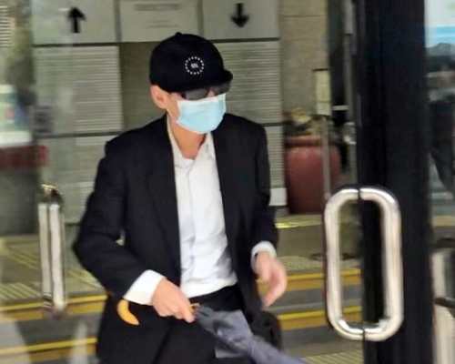 30年前摸臀摸阴非礼5名女生 小学教师8罪罪成还柙候惩
