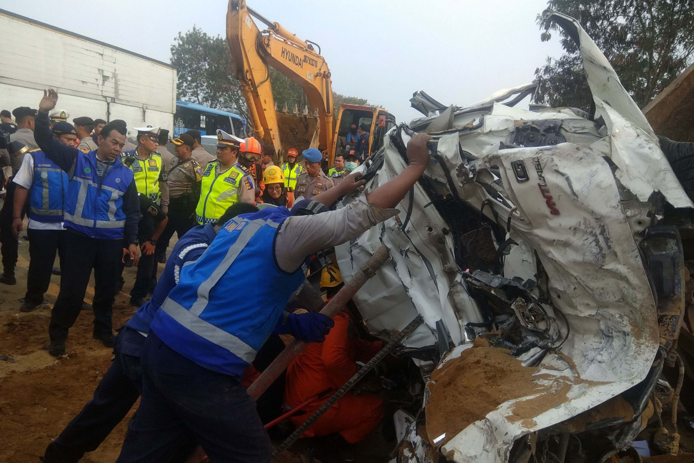 Eight die in accident involving 21 vehicles on Bandung-Jakarta toll road
