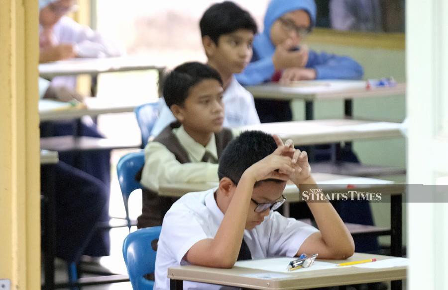 Don't pressure UPSR candidates, says Maszlee