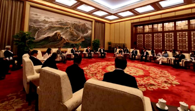 受中国政府邀请 倪可敏率团访华