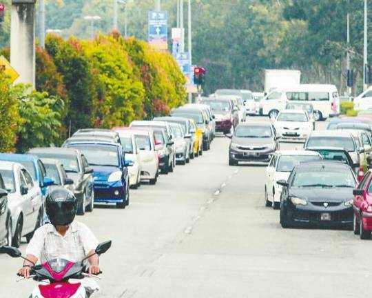 Visitors to Klang Valley hospitals up in arms over limited bays