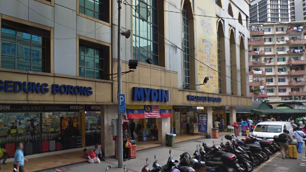 Malaysia's top supermarket chain bans 'palm-oil-free' products, government urges others to follow