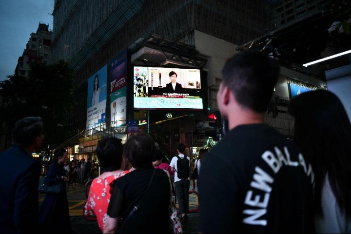 港股喷涨千点·香港10大富豪收回394亿