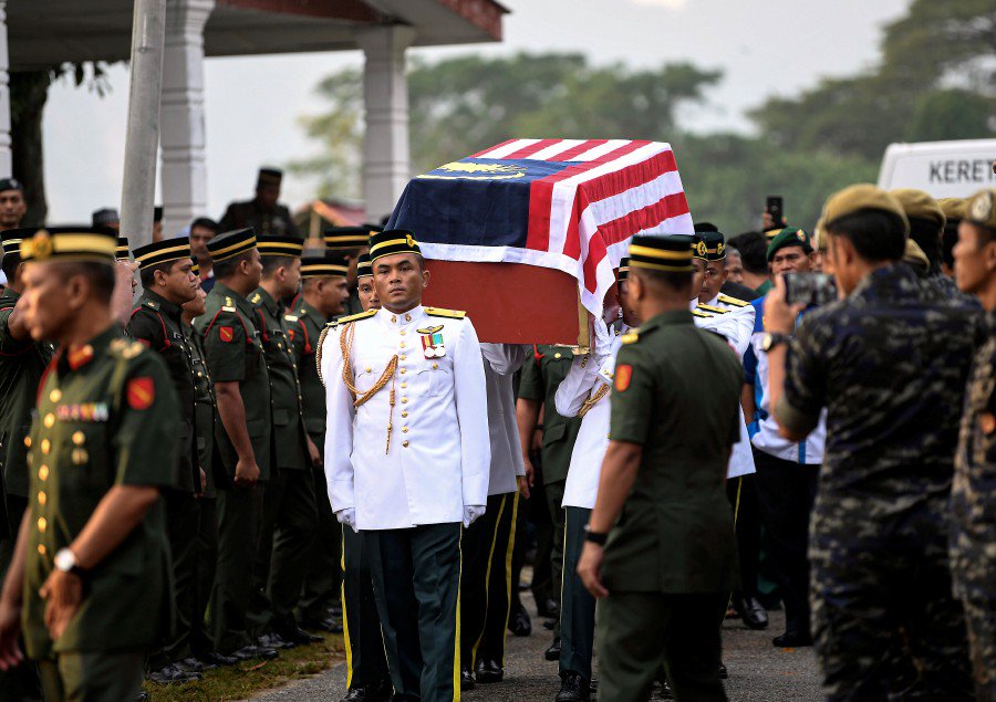 More than 1,000 at funeral prayers for Major Zahir