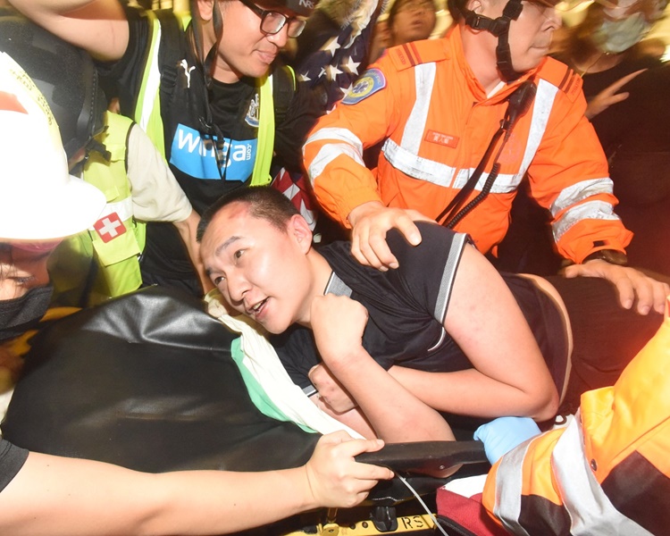 《环时》记者机场遇袭案 28岁测量师准保释守禁足令