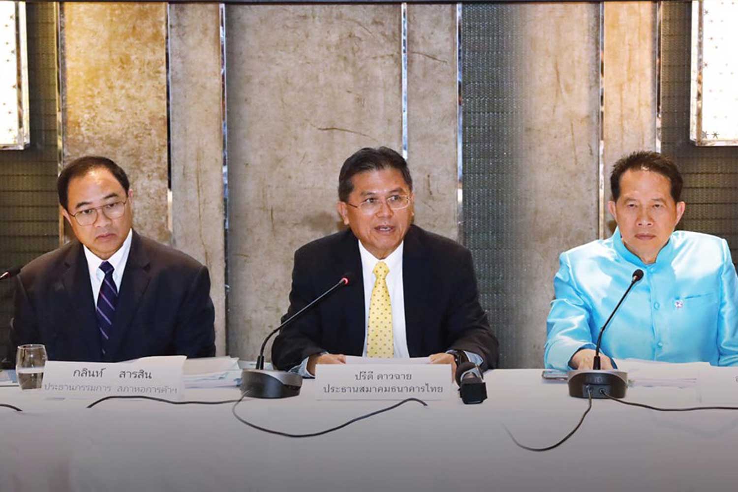 Panel urges further baht measures