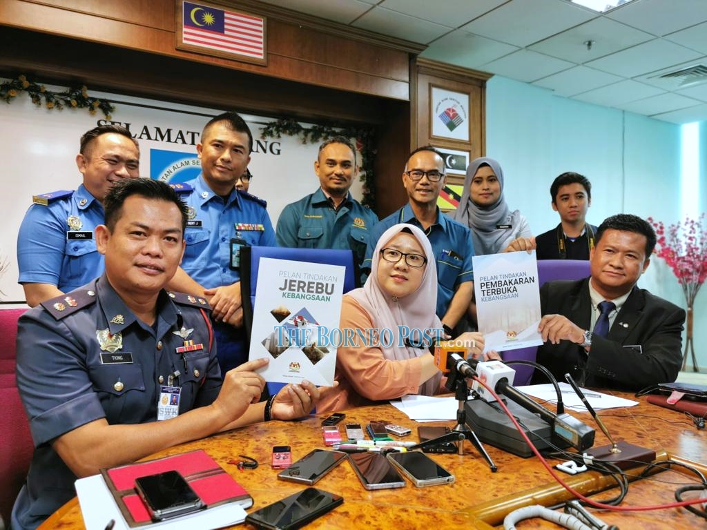 Haze hits Sarawak: Govt to send diplomatic note to Indonesia soon to address issue (Video)