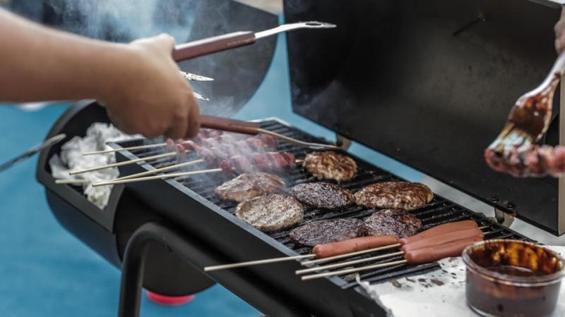 吃素女子受不了烤肉飘香的味道 , 她对邻居提告：不准你们烧烤 !