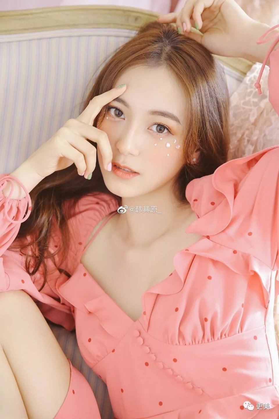 跟郑爽长得一模一样、又撞脸奶茶妹妹，下一个爆红小花预定？