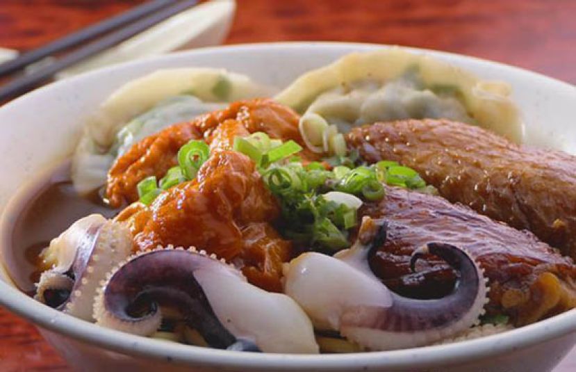 柠香猪颈肉+低温鸡中翼　车仔面日卖八百碗